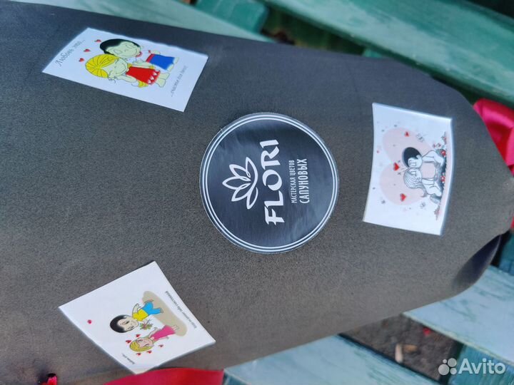 Букет love is. в черном