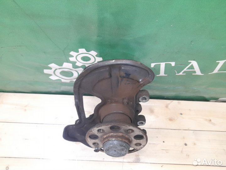 Кулак поворотный передний левый Mercedes C W204