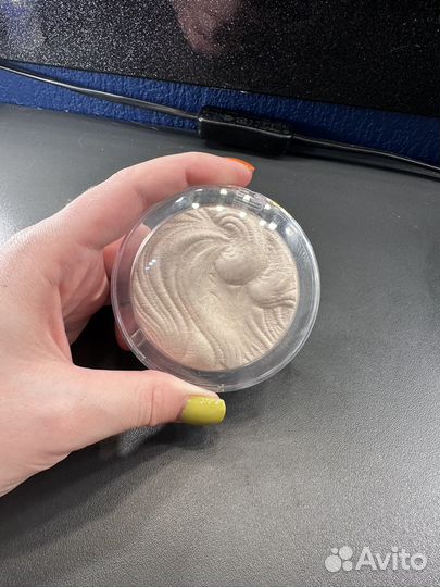 Декоративная косметика румяна хайлайтер