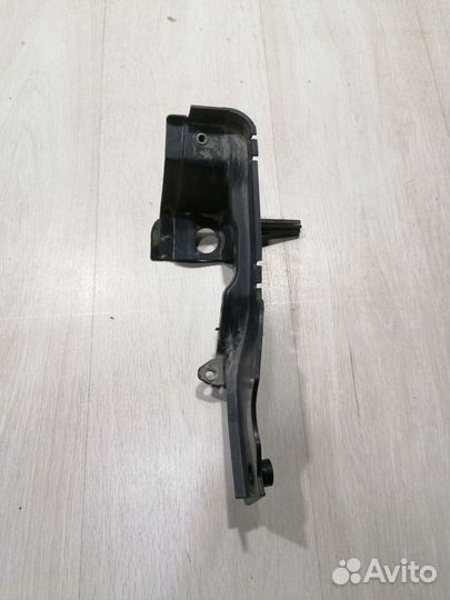 Накладка петли капота Уголок жабо Renault fluence