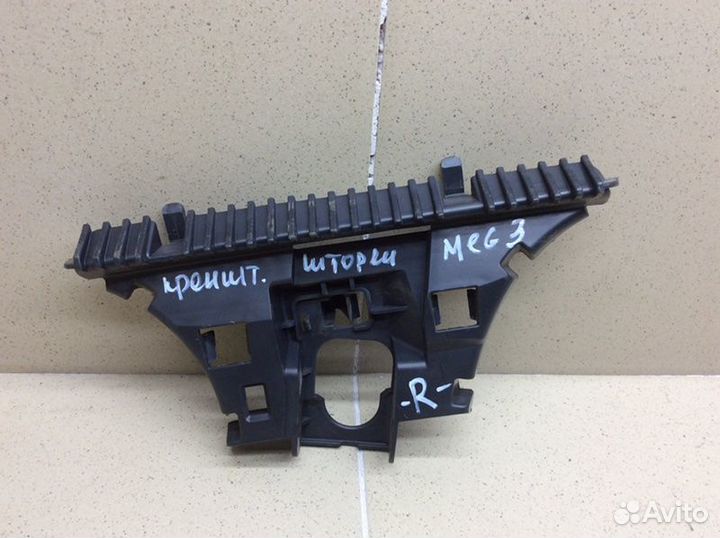 Кронштейн (сопут. товар) правый Renault Megane 3
