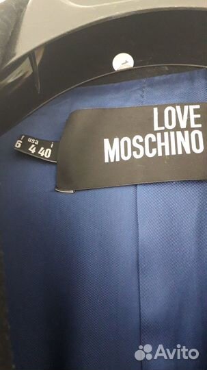 Пальто love moschino