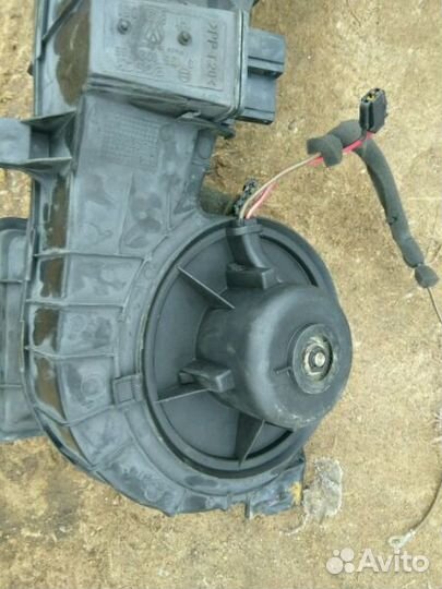 Моторчик печки Гольф 3