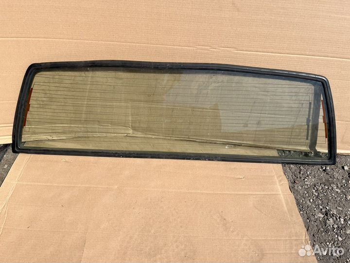 Заднее стекло Nissan Navara d22 2004г