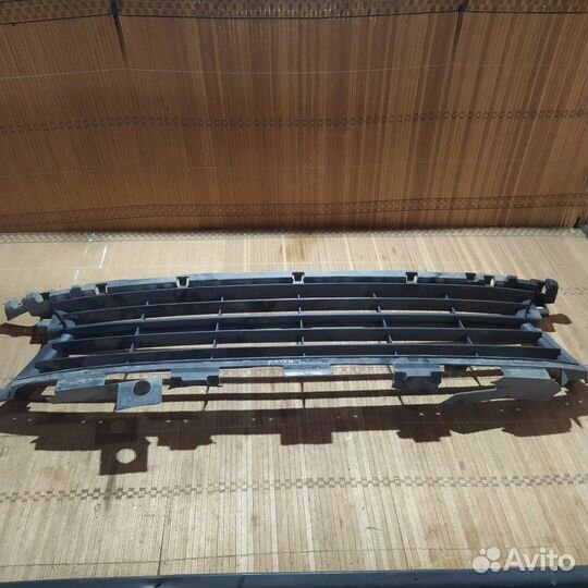 Решетка в бампер передняя Renault Logan 2 седан