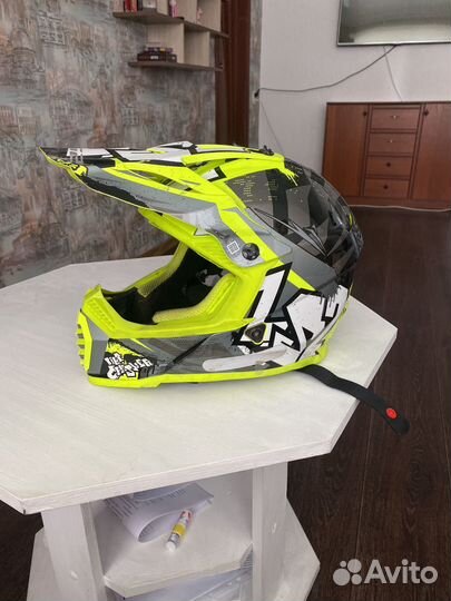 Мото шлем с очками и с перчатками