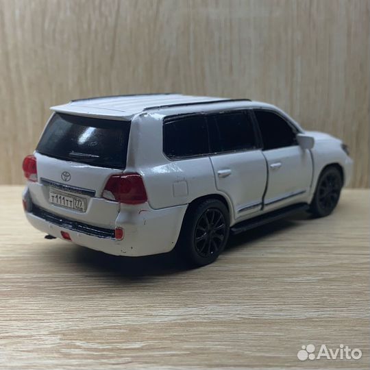 Модель Автомобиля Toyota Land Cruiser 200