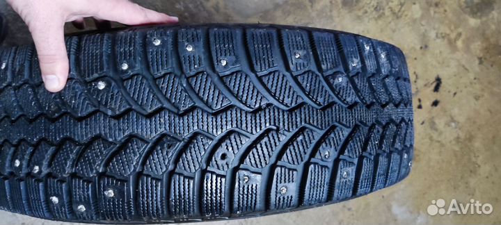 Bridgestone Blizzak Spike-01 205/70 R15 96T