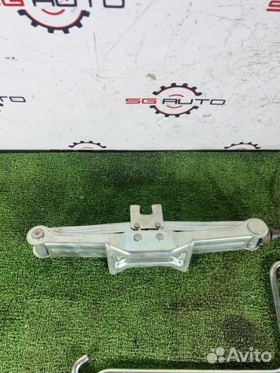 Домкрат Toyota Celica ZZT231 2ZZ-GE 2003