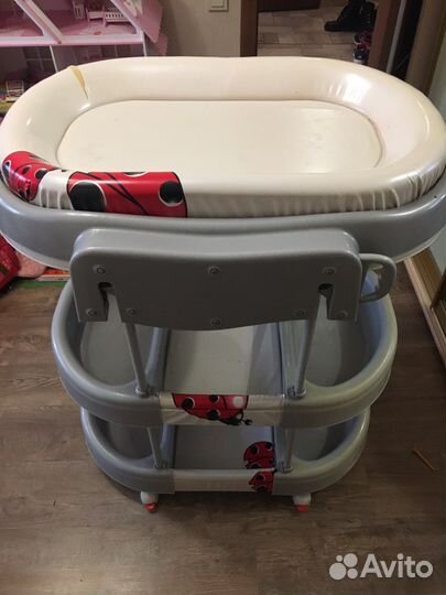 Детская ванночка с пелинальным столиком