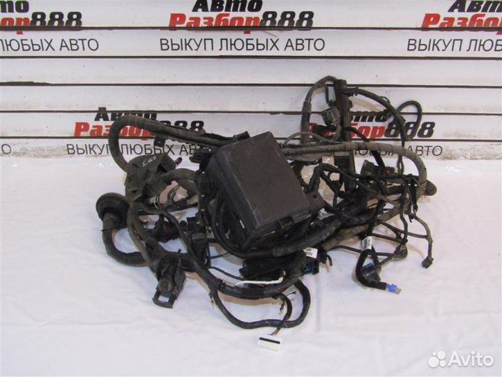 Блок предохранителей (проводка моторного отсека)