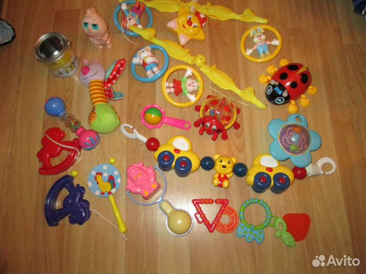 Много фирменных игрушек от 0-1года