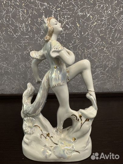 Фарфоровая статуэтка балерина кошка