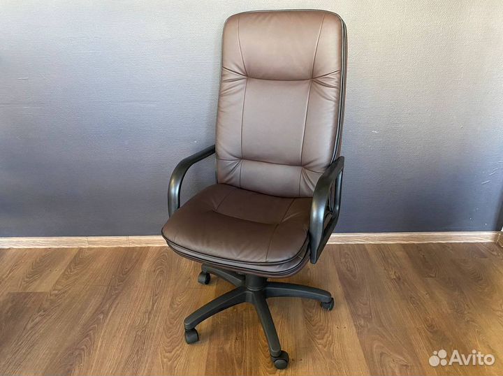 Компьютерное кресло. Гарантия 1 год