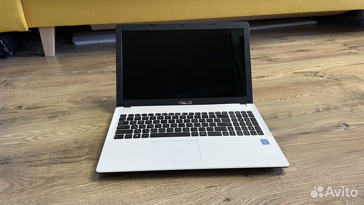Симпатичный белый Asus