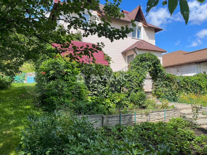 Дом 122,6 м² на участке 7,5 сот.