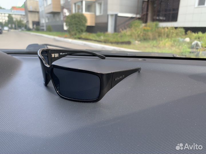 Очки солнцезащитные