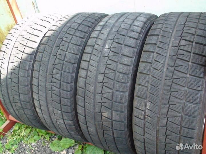 Bridgestone Blizzak Revo GZ 235/45 R17