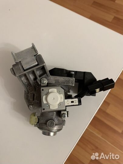 Замок зажигания Toyota corolla