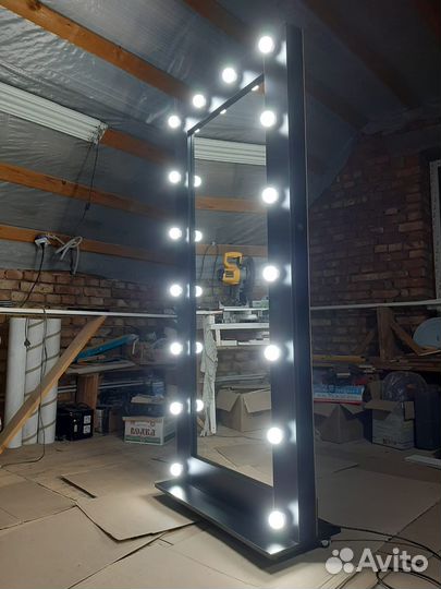 Гримерное зеркало. Зеркала с подсветкой