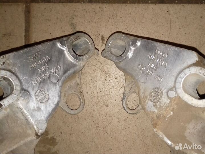 Кронштейн опоры двигателя Skoda Superb 1, Audi A4