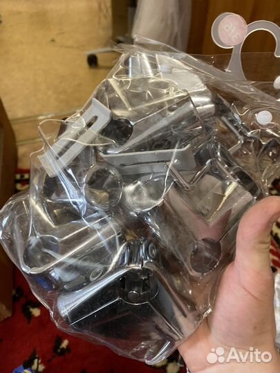 Крепления для полок в магазин