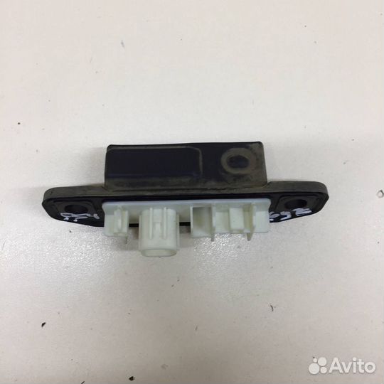 Кнопка открывания багажника Toyota Rav 4 XA50 2018