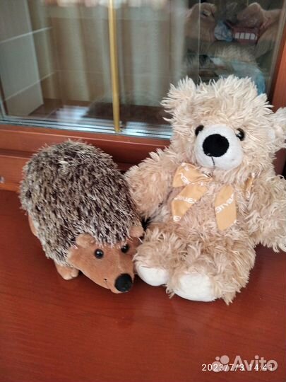 Мягкие игрушки и одежда для кукол