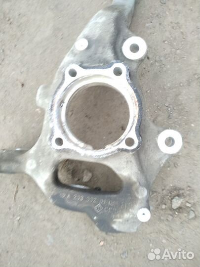 Кулак передний левый мерседес GLC 253