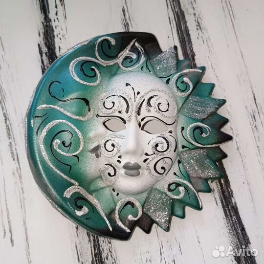 Настенная тарелка и панно