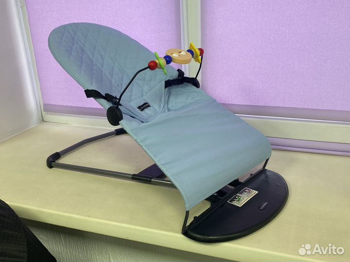 Шезлонг с игрушками