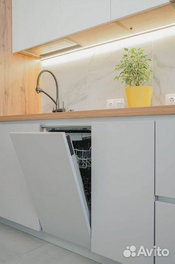 Кухня на заказ под потолок