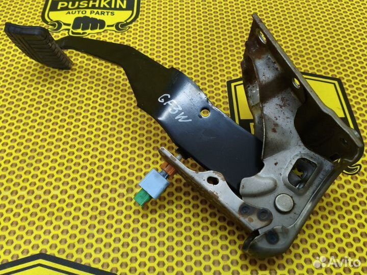 Педаль тормоза Mitsubishi Outlander GF3W 4B12 2014