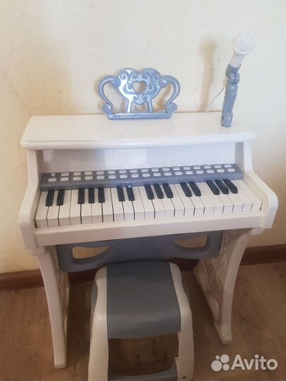 Музыкальное пианино-синтезатор