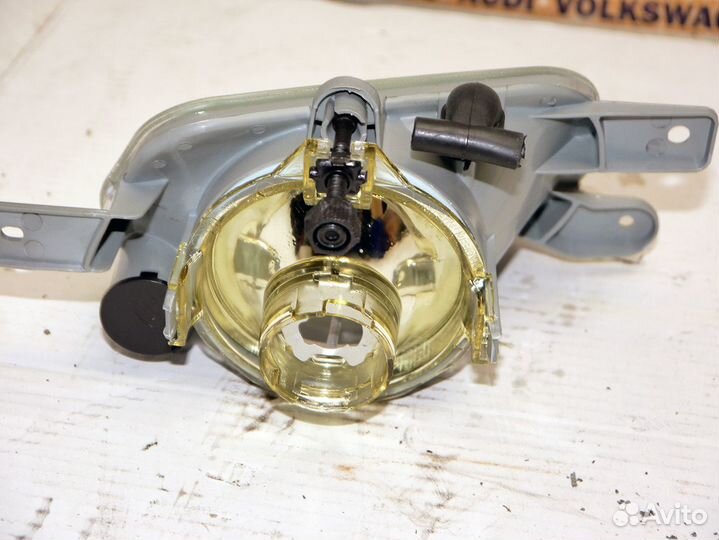 Фара противотуманная правая Вольво