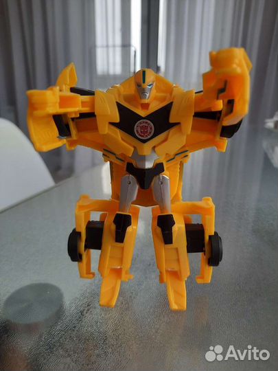 Робот трансформер бамблби