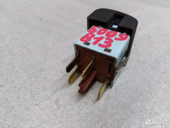 Кнопка обогрева сидений