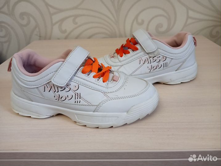 Кроссовки женские