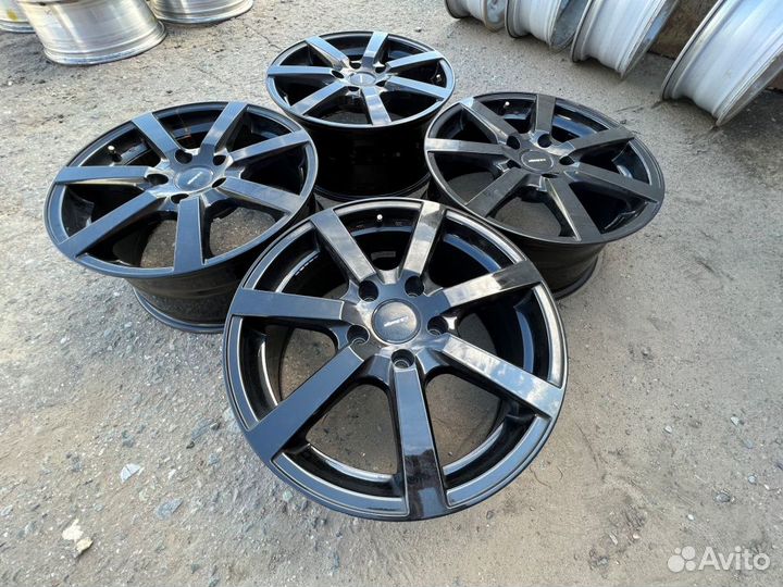 R18 5x127 Grand Cherokee U.S. Design Black