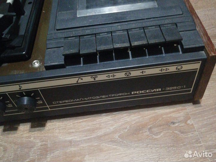 Проигрыватель винила Россия-325С-1