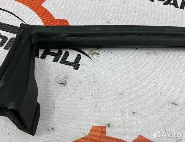 Уплотнительная резинка двери багажника задняя