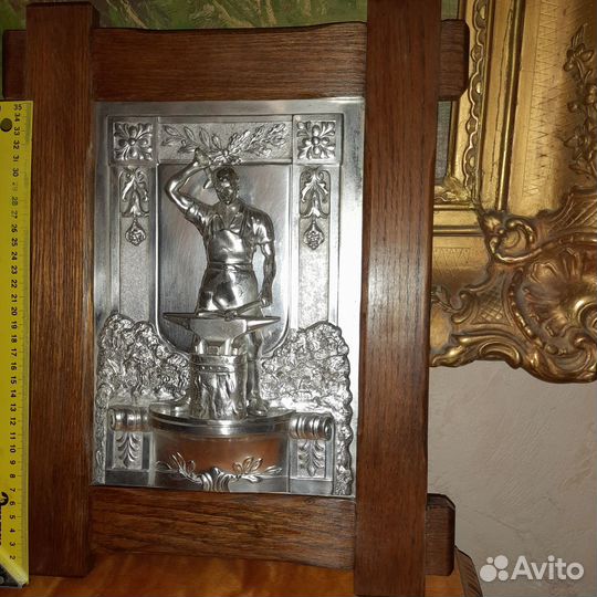 Антикварный барельеф кузнец