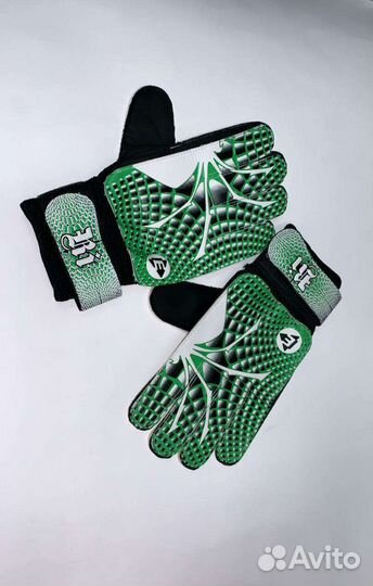 Вратарские перчатки