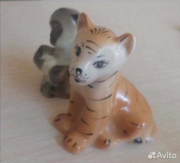 2 фарфоровые статуэтки