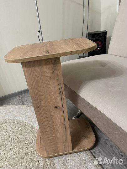 Столик на колесиках