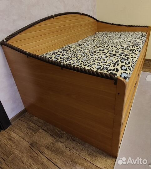 Кровать с матрасом