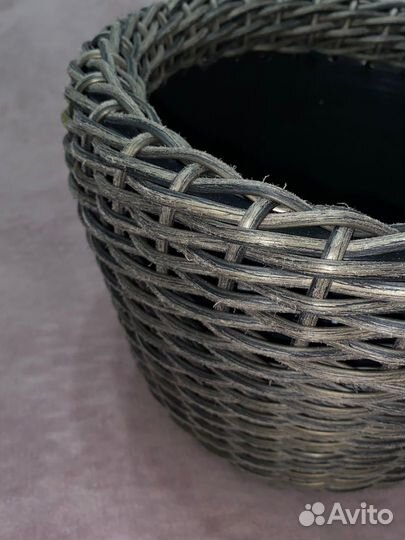 Кашпо из искусственного ротанга ручная работа