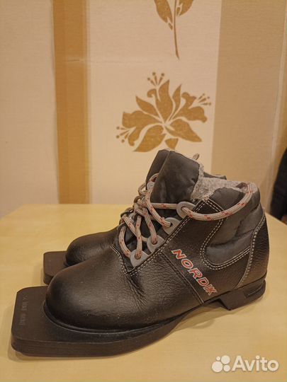 Лыжные ботинки