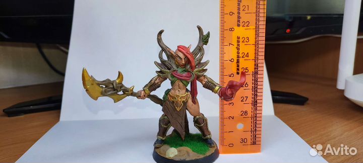 Коллекционная фигурка эльфийка-чародейки