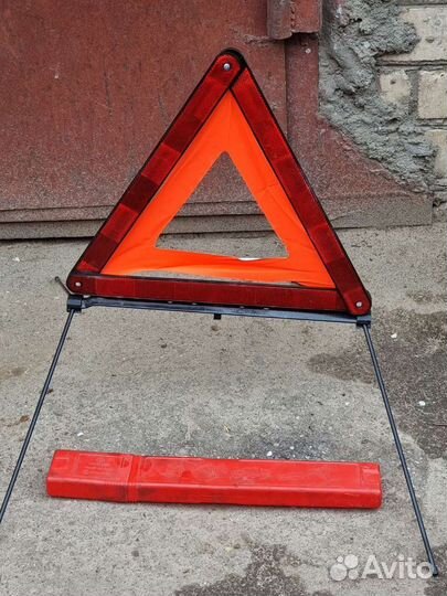 Знак аварийной остановки Volkswagen Golf 5